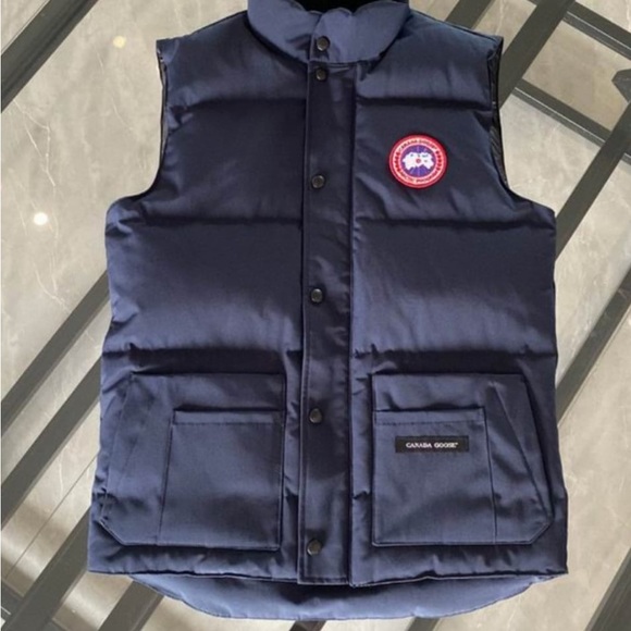 COPY - Canada GOOSE jacket brand new size XL can fit to a person who has size U… - Picture 4 of 4